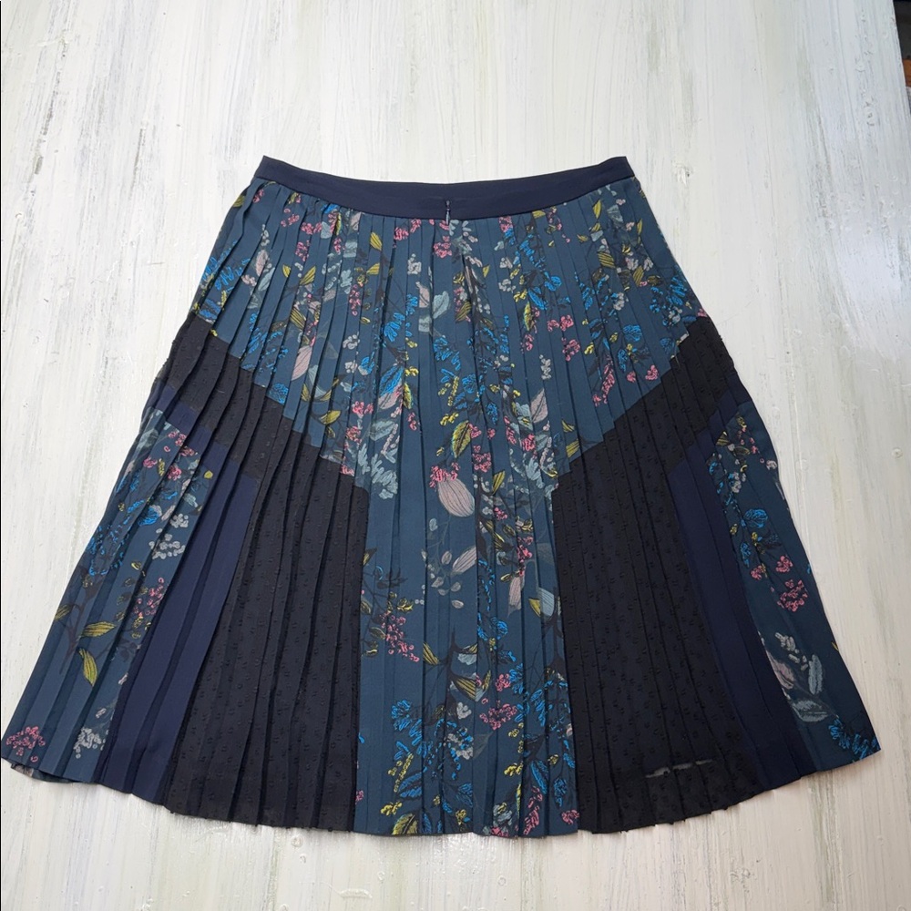 Banana Republic Floral Pleated Skirt Sz 2 Tall - Picture 7 of 11